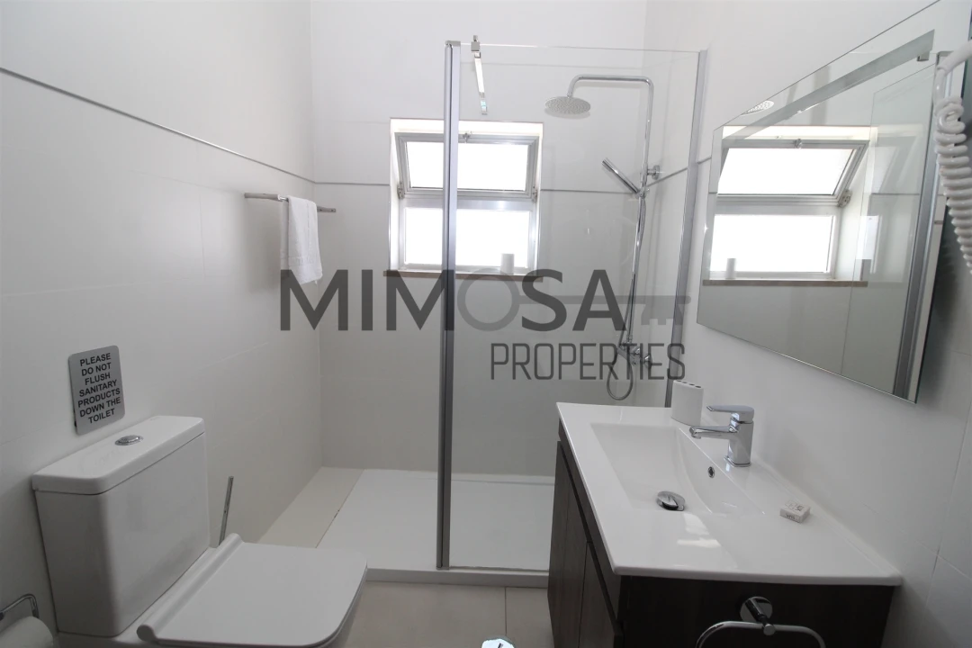 Moradia T5 para Venda em Lagos (São Sebastião e Santa Maria) Foto 7