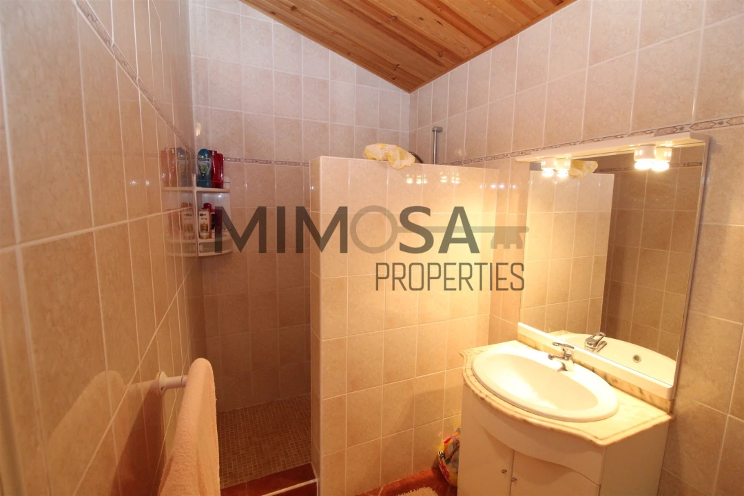 Moradia T5 para Venda em Lagos (São Sebastião e Santa Maria) Foto 22