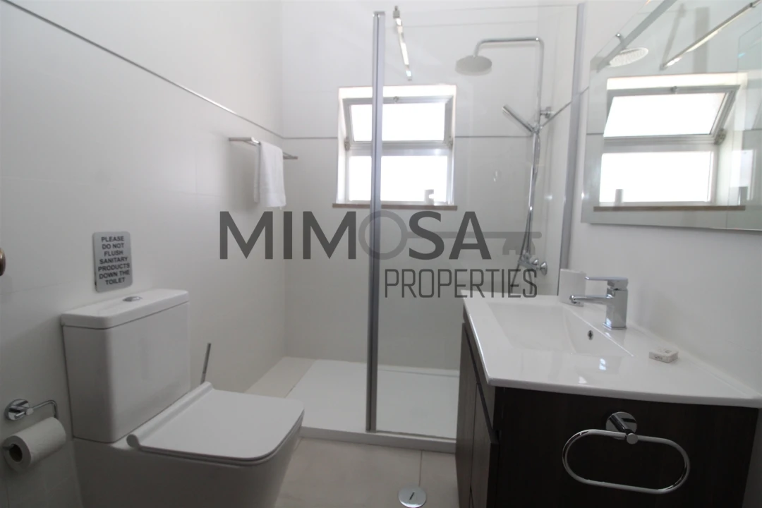 Moradia T5 para Venda em Lagos (São Sebastião e Santa Maria) Foto 35