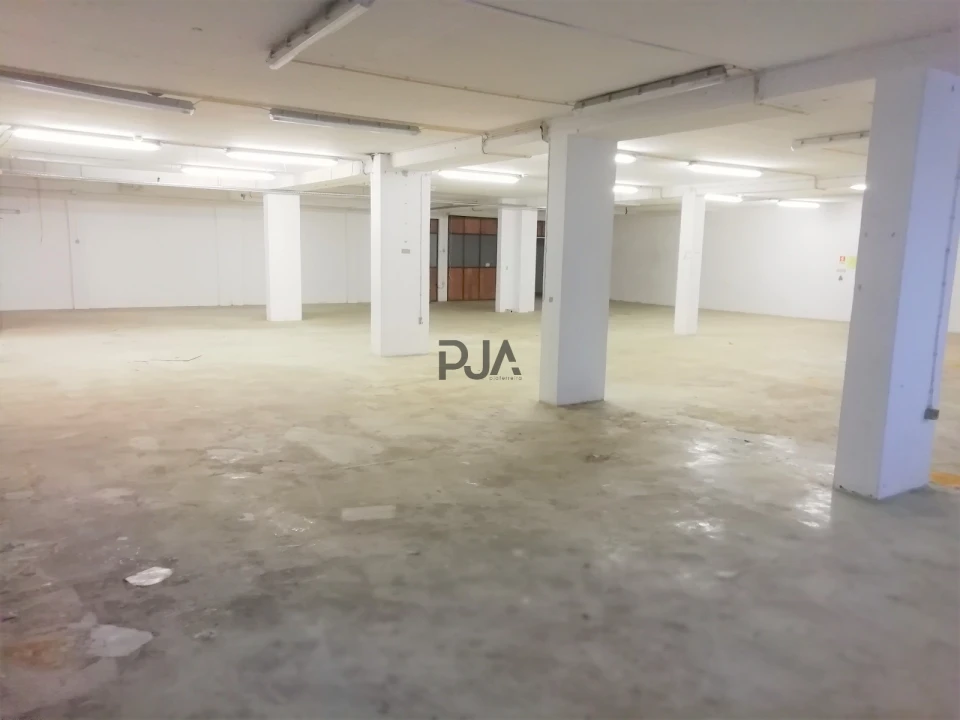 Armazém para Venda em Repeses e São Salvador Foto 3