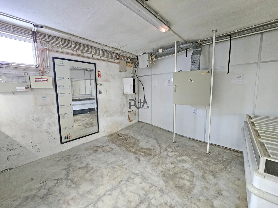 Armazém para Venda em Repeses e São Salvador Foto 2