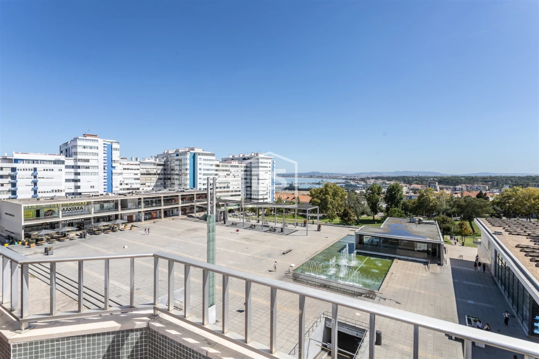Apartamento T4 para Venda em Almada, Cova da Piedade, Pragal e Cacilhas Foto 38