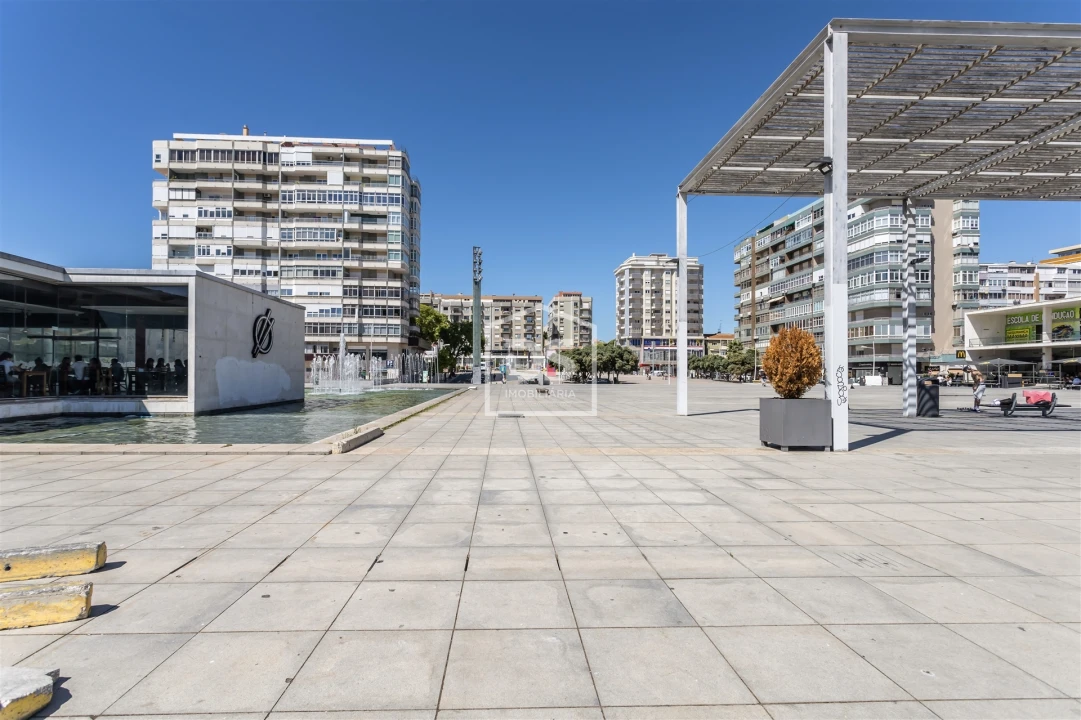 Apartamento T4 para Venda em Almada, Cova da Piedade, Pragal e Cacilhas Foto 45