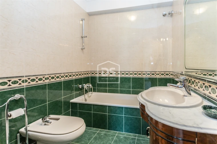 Apartamento T4 para Venda em Almada, Cova da Piedade, Pragal e Cacilhas Foto 16