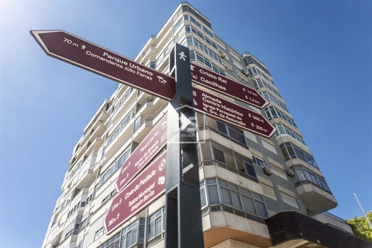 Apartamento T4 para Venda em Almada, Cova da Piedade, Pragal e Cacilhas Foto 49