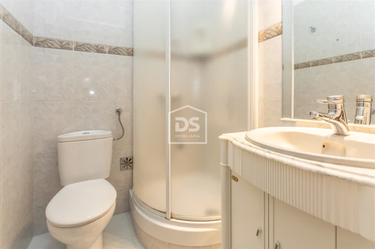 Apartamento T4 para Venda em Almada, Cova da Piedade, Pragal e Cacilhas Foto 31