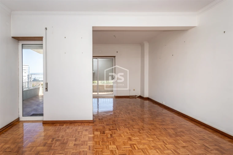 Apartamento T4 para Venda em Almada, Cova da Piedade, Pragal e Cacilhas Foto 32