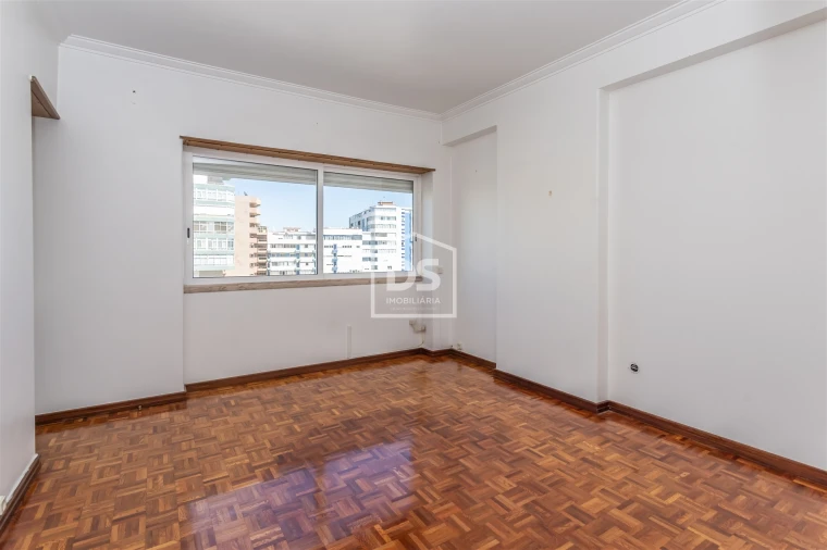 Apartamento T4 para Venda em Almada, Cova da Piedade, Pragal e Cacilhas Foto 26