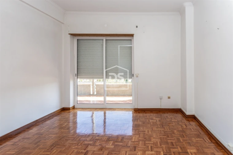 Apartamento T4 para Venda em Almada, Cova da Piedade, Pragal e Cacilhas Foto 33