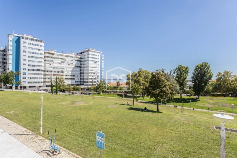 Apartamento T4 para Venda em Almada, Cova da Piedade, Pragal e Cacilhas Foto 51
