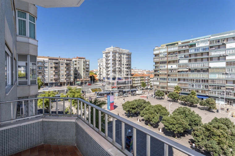 Apartamento T4 para Venda em Almada, Cova da Piedade, Pragal e Cacilhas Foto 35