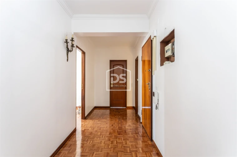 Apartamento T4 para Venda em Almada, Cova da Piedade, Pragal e Cacilhas Foto 3