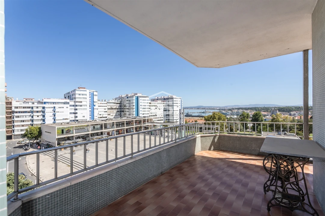 Apartamento T4 para Venda em Almada, Cova da Piedade, Pragal e Cacilhas Foto 40