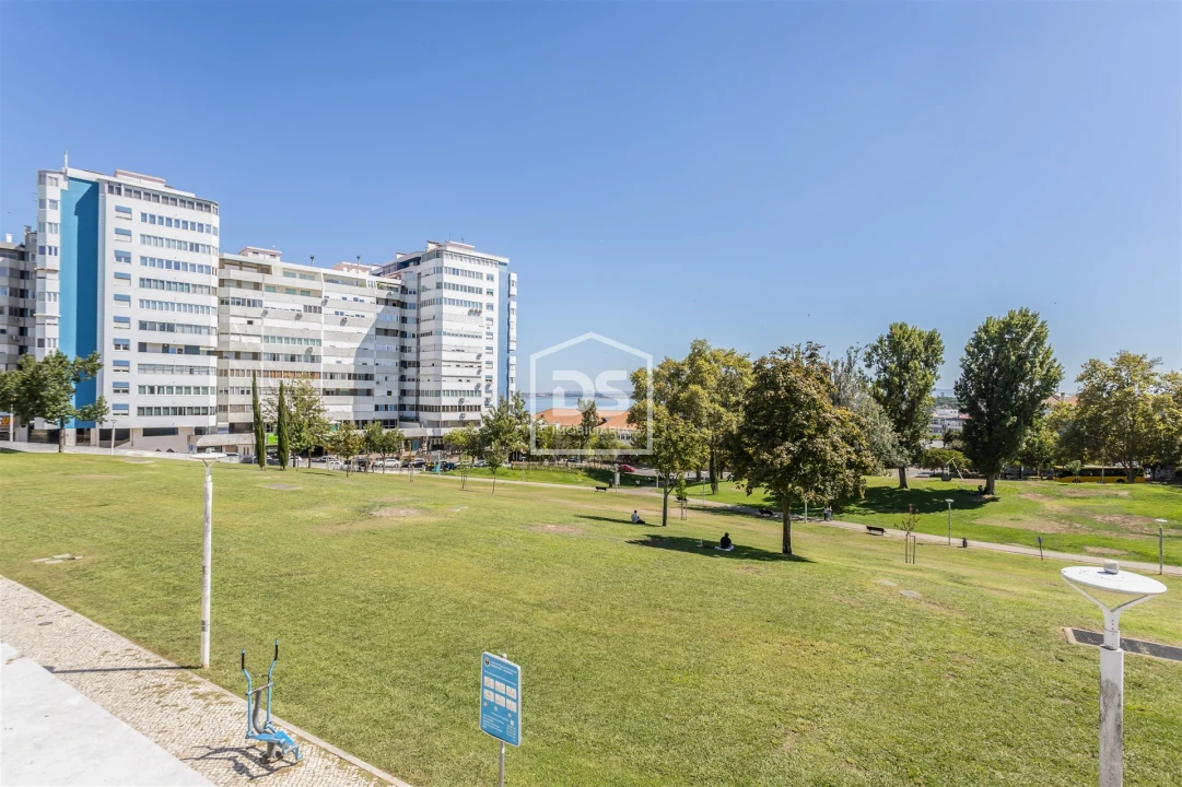 Apartamento T4 para Venda em Almada, Cova da Piedade, Pragal e Cacilhas Foto 51