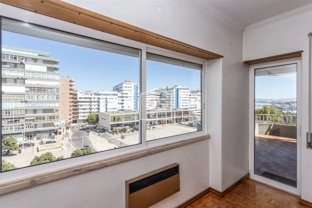 Apartamento T4 para Venda em Almada, Cova da Piedade, Pragal e Cacilhas Foto 6