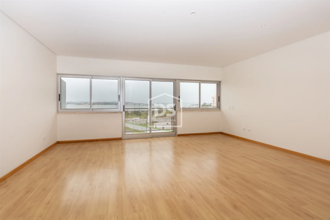 Apartamento T3 para Arrendamento em Alto do Seixalinho, Santo André e Verderena Foto 5