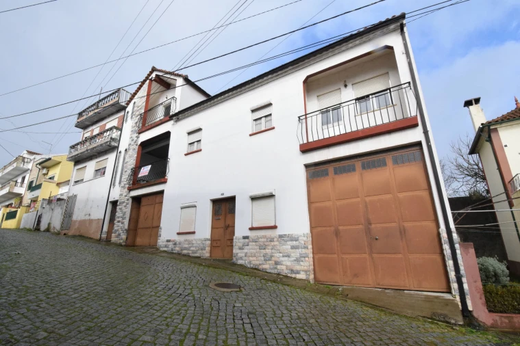 Moradia T5 para Venda em Dominguizo Foto 1