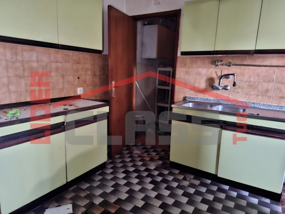 Moradia T4 para Venda em Sé, Santa Maria e Meixedo Foto 3