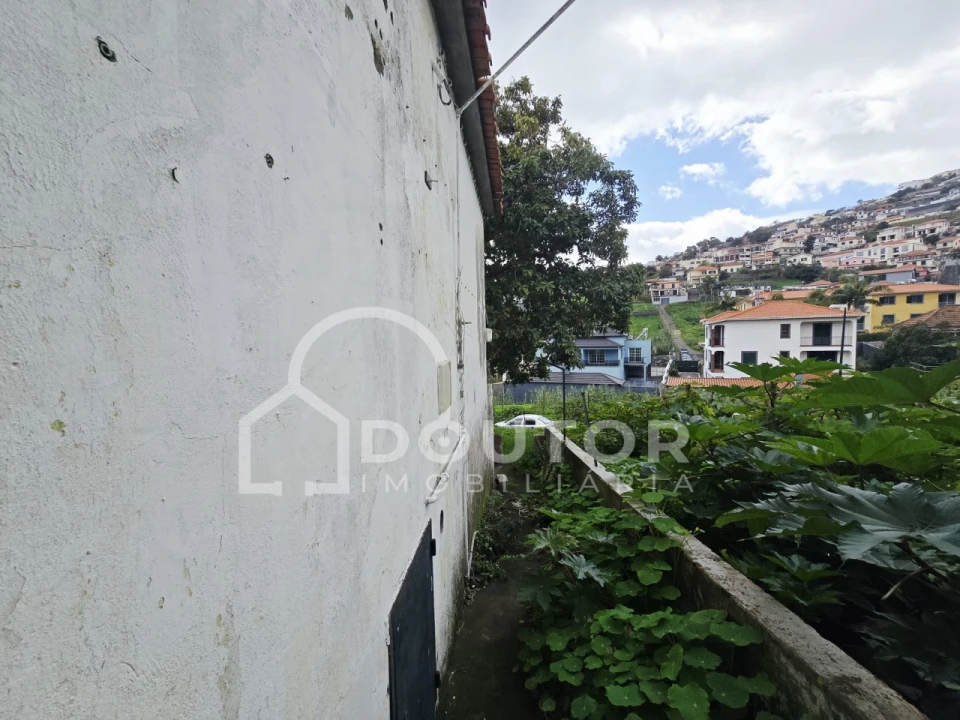 Moradia T3 para Venda em Santo Antonio Foto 3