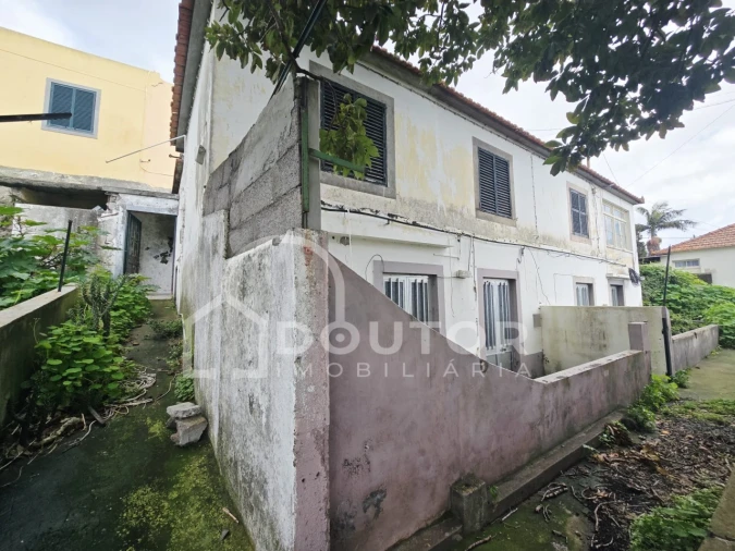 Moradia T3 para Venda em Santo Antonio Foto 1