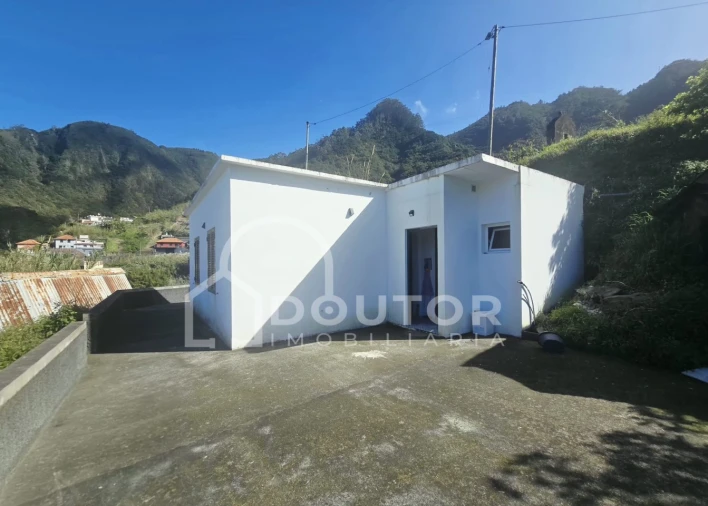 Moradia T2 para Venda em Porto da Cruz Foto 1