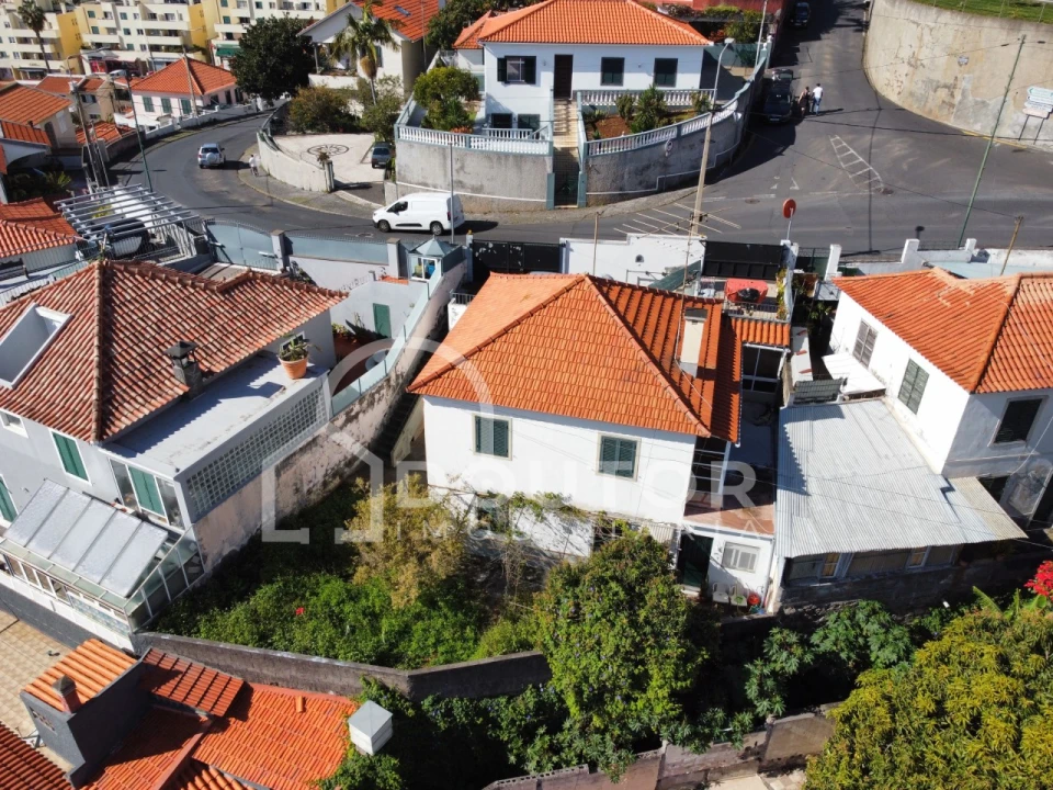 Moradia T4 para Venda em Funchal (Santa Maria Maior) Foto 3