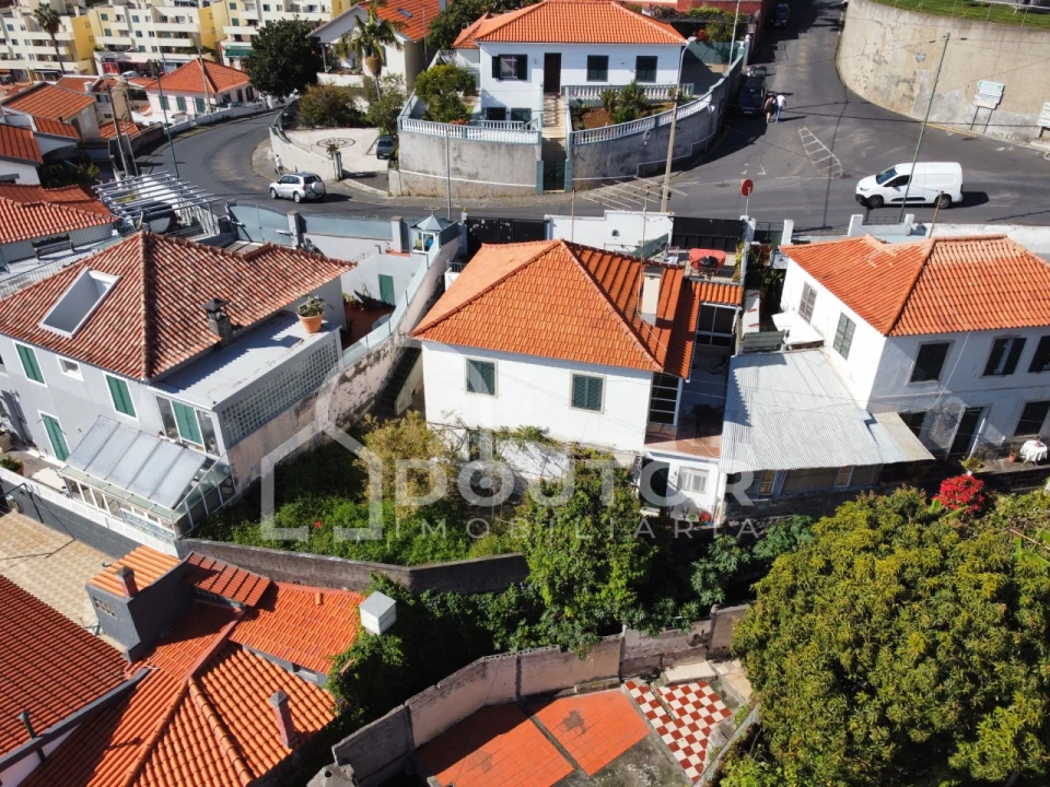 Moradia T4 para Venda em Funchal (Santa Maria Maior) Foto 8