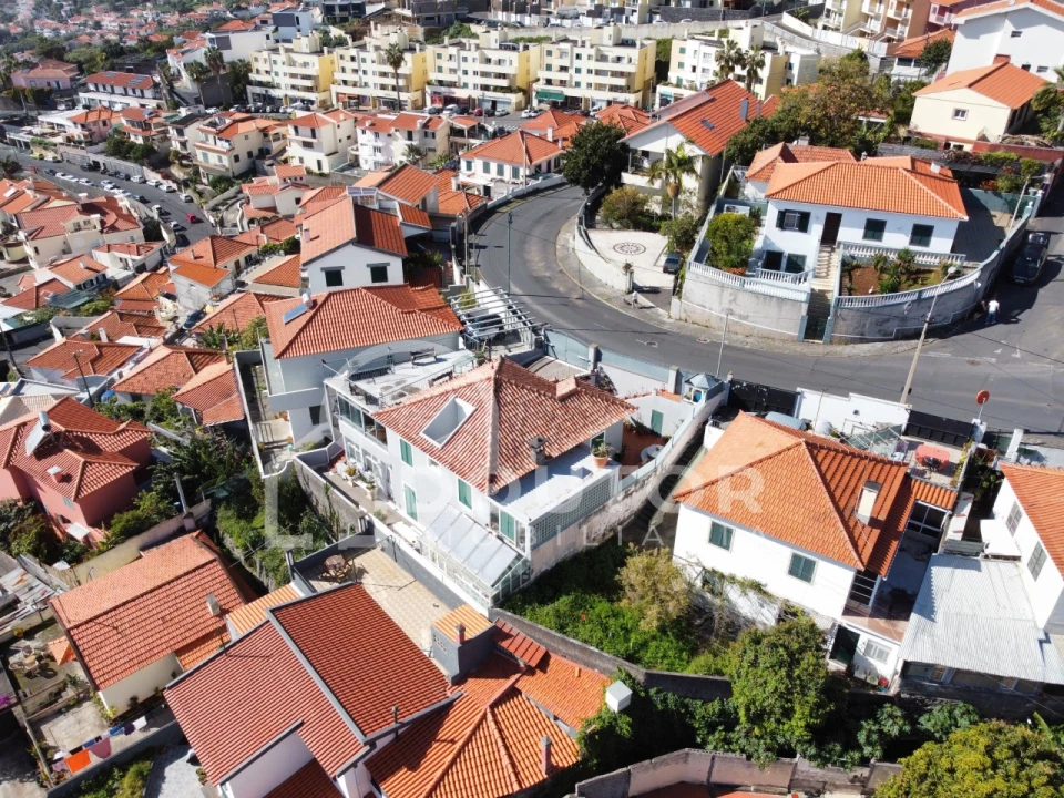 Moradia T4 para Venda em Funchal (Santa Maria Maior) Foto 9