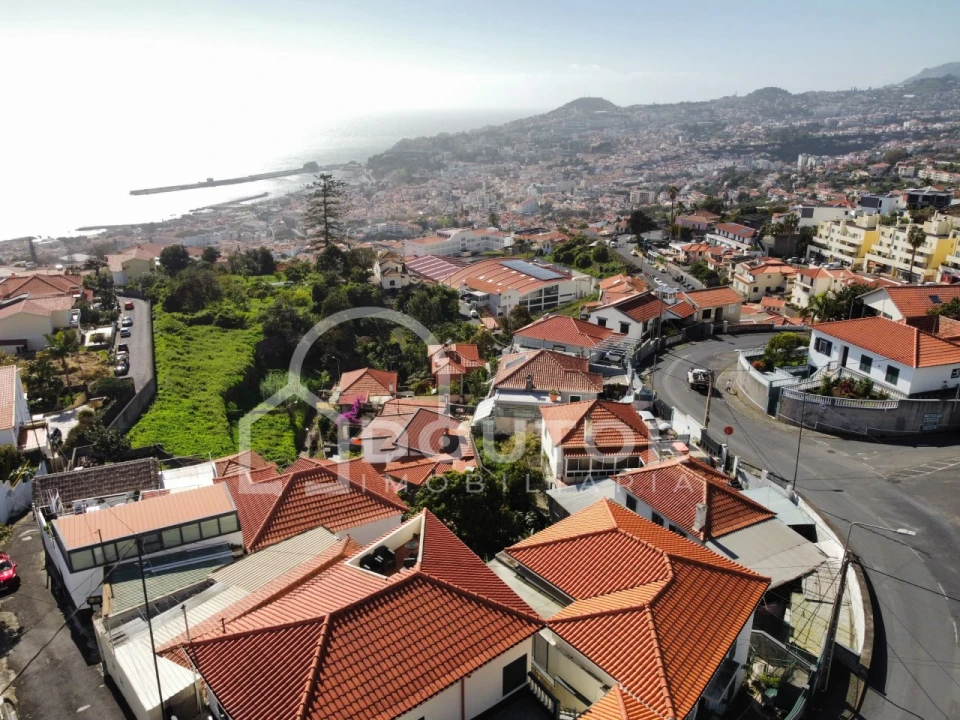 Moradia T4 para Venda em Funchal (Santa Maria Maior) Foto 13