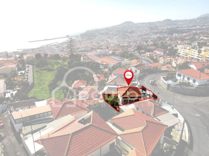 Moradia T4 para Venda em Funchal (Santa Maria Maior) Foto 2