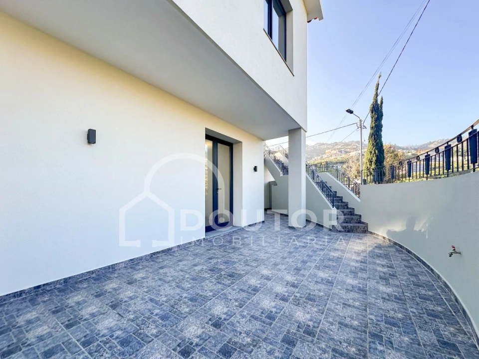 Moradia T3 para Venda em Camara de Lobos Foto 3