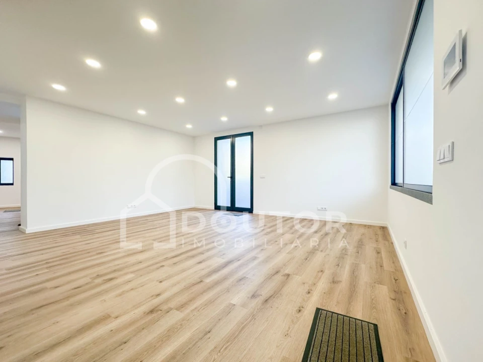 Moradia T3 para Venda em Camara de Lobos Foto 8