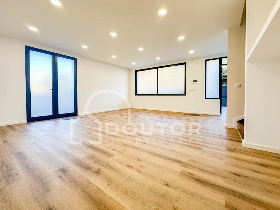 Moradia T3 para Venda em Camara de Lobos Foto 11