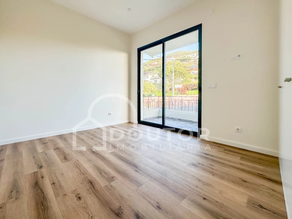 Moradia T3 para Venda em Camara de Lobos Foto 23