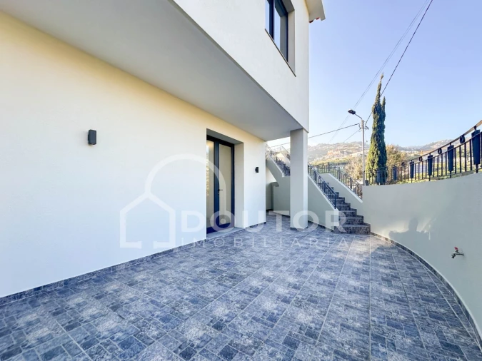 Moradia T3 para Venda em Camara de Lobos Foto 3