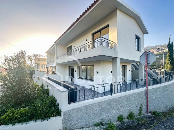 Moradia T3 para Venda em Camara de Lobos Foto 4