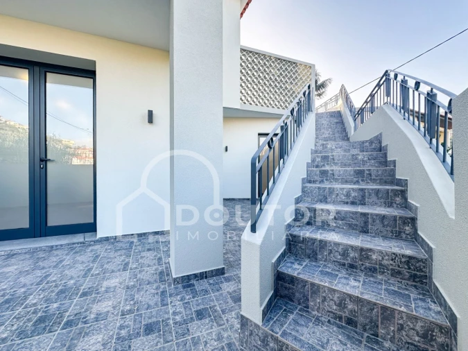 Moradia T3 para Venda em Camara de Lobos Foto 5