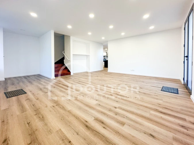 Moradia T3 para Venda em Camara de Lobos Foto 9