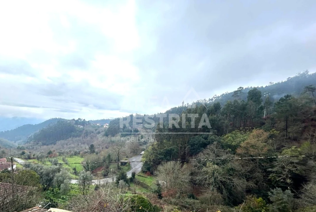 Moradia T5 para Venda em Santa Cruz da Trapa e São Cristóvão de Lafões Foto 1