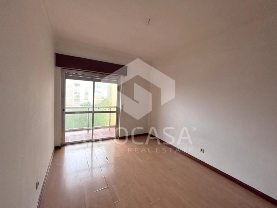 Apartamento T3 para Venda em Carcavelos e Parede Foto 17