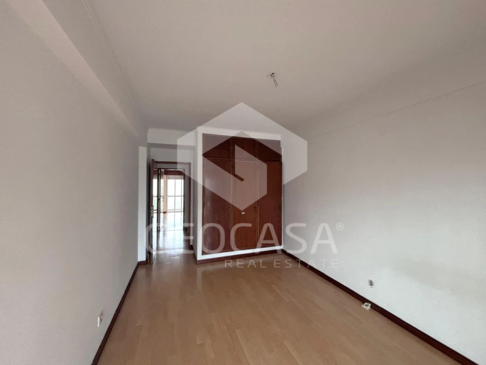 Apartamento T3 para Venda em Carcavelos e Parede Foto 25