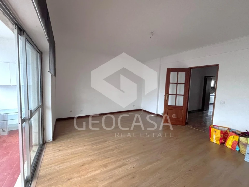 Apartamento T3 para Venda em Carcavelos e Parede Foto 8