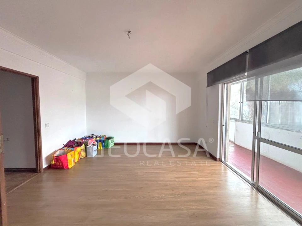 Apartamento T3 para Venda em Carcavelos e Parede Foto 9
