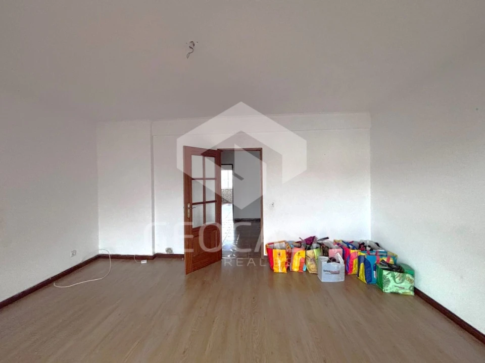 Apartamento T3 para Venda em Carcavelos e Parede Foto 11