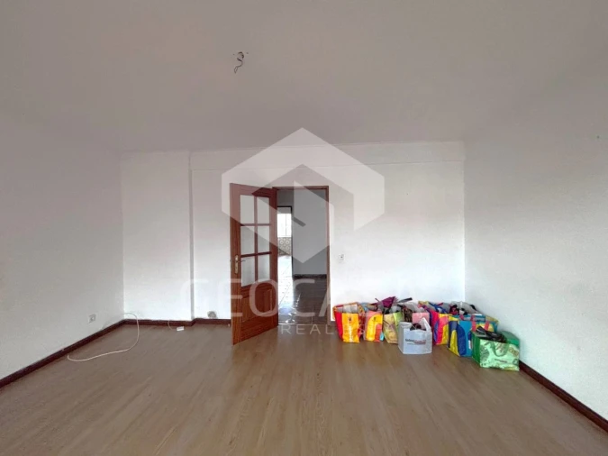 Apartamento T3 para Venda em Carcavelos e Parede Foto 11