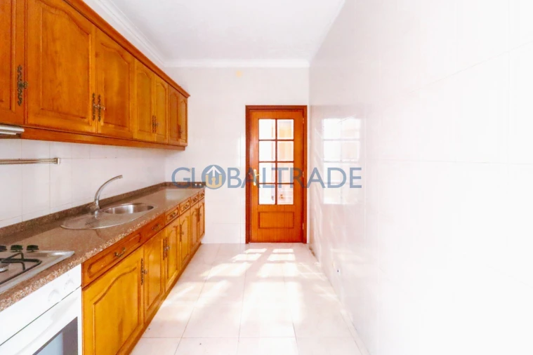 Apartamento T1 para Venda em Canelas Foto 4