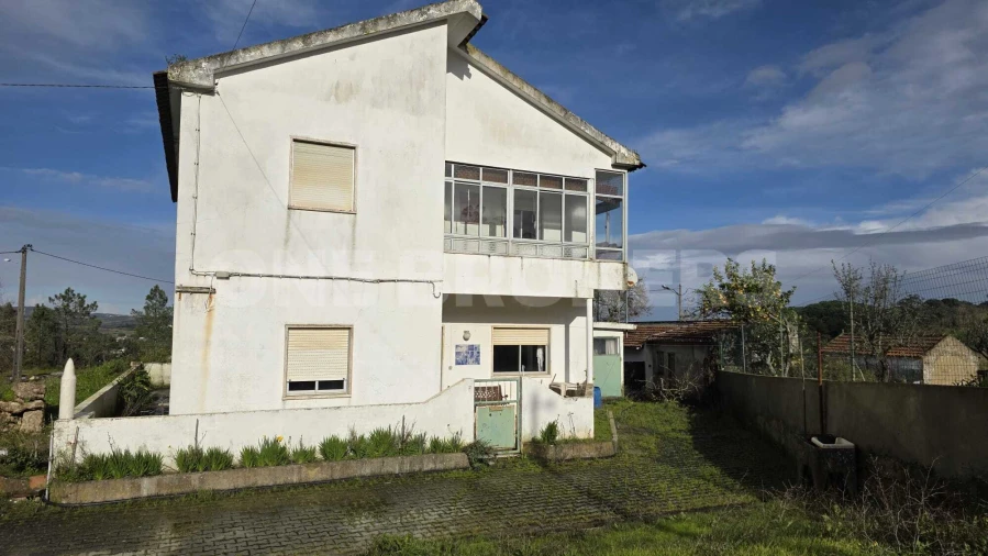 Moradia T4 para Venda em Lousa Foto 1