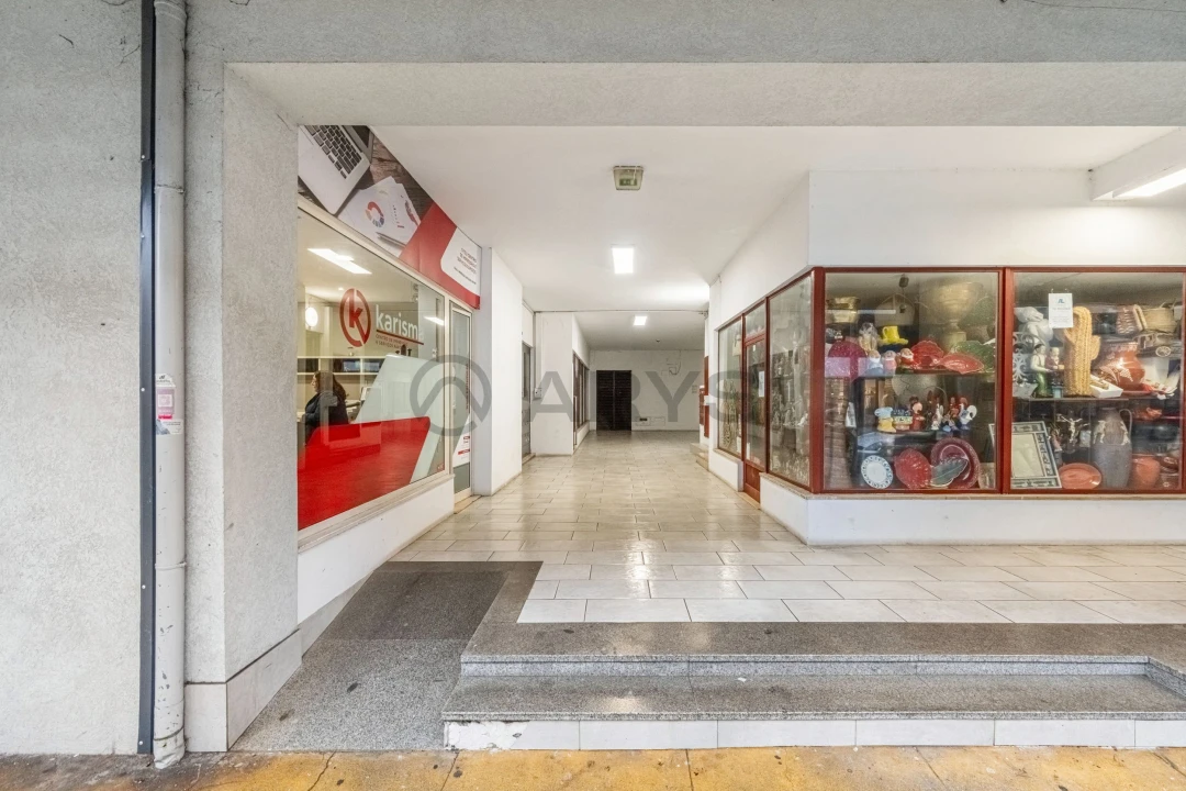 Negócio para Venda em Urgezes Foto 19