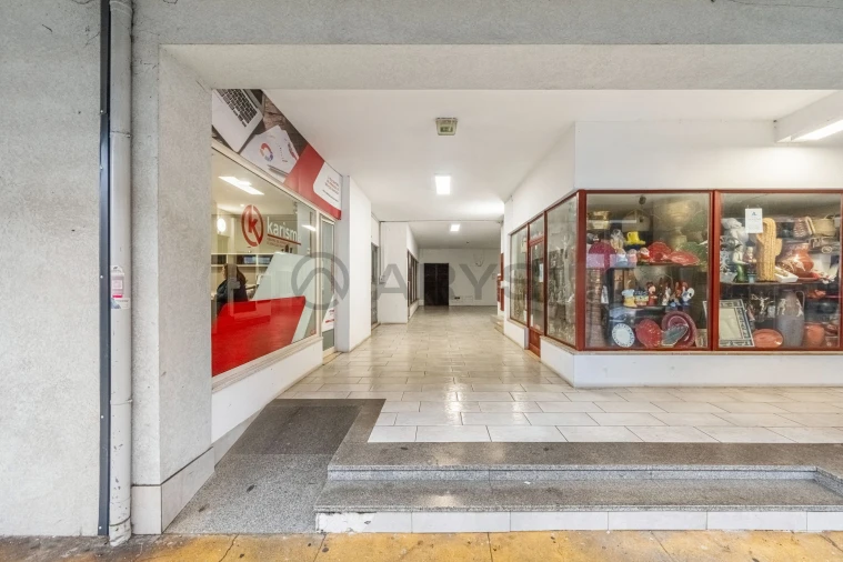 Negócio para Venda em Urgezes Foto 11