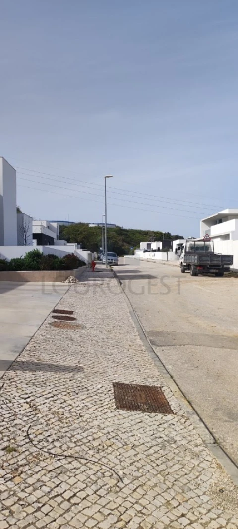 Moradia T4 para Venda em Marvila, Ribeira Santarém, São Salvador, São Nicolau